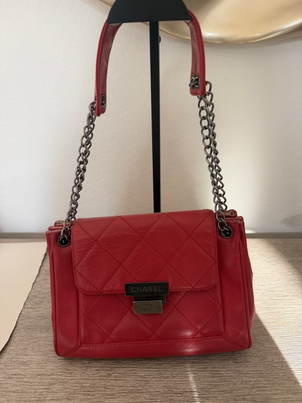 CHANEL Red Quilted Leather Shoulder Bag with Chain Strap